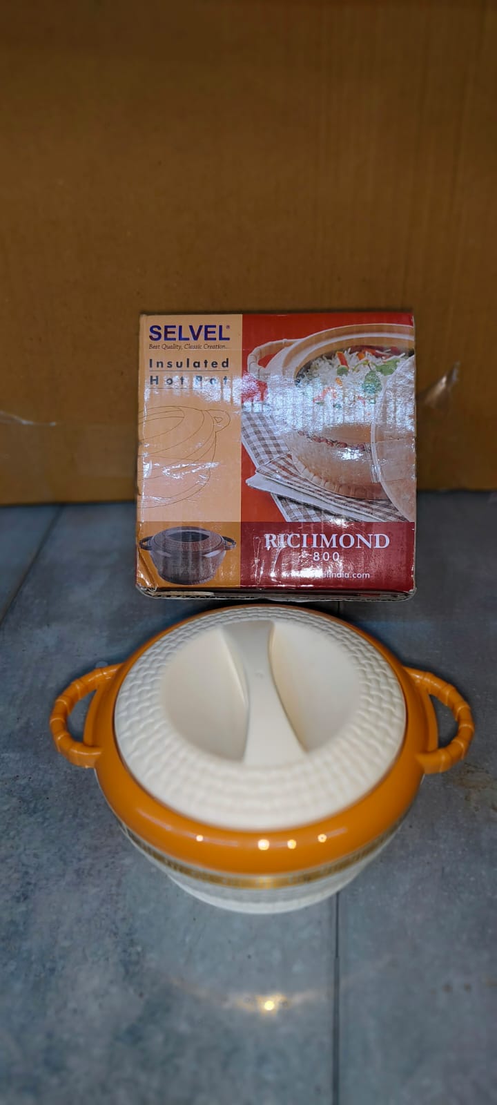 Insulated Hot Pot With Inner Stainless Steel Serving Casserole with Lid (800 ML Approx) Insulated Hot Pot With Inner Stainless Steel Serving Casserole with Lid (800 ML Approx)